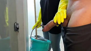 the hotel maid caught me masturbating coupled with illegal to help me - she gave me her pussy but didn't cede to me fuck her ass